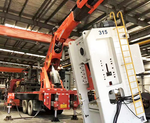 宁波附近随车吊出租，轻松解决运输难题